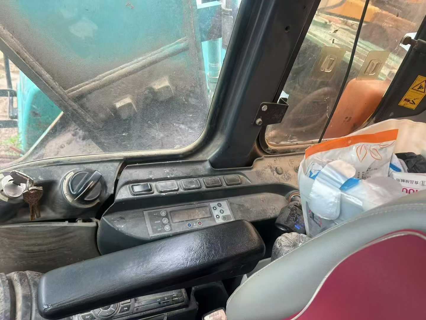 Used Kobelco SK200-8 Excavator 2016 Model / 2