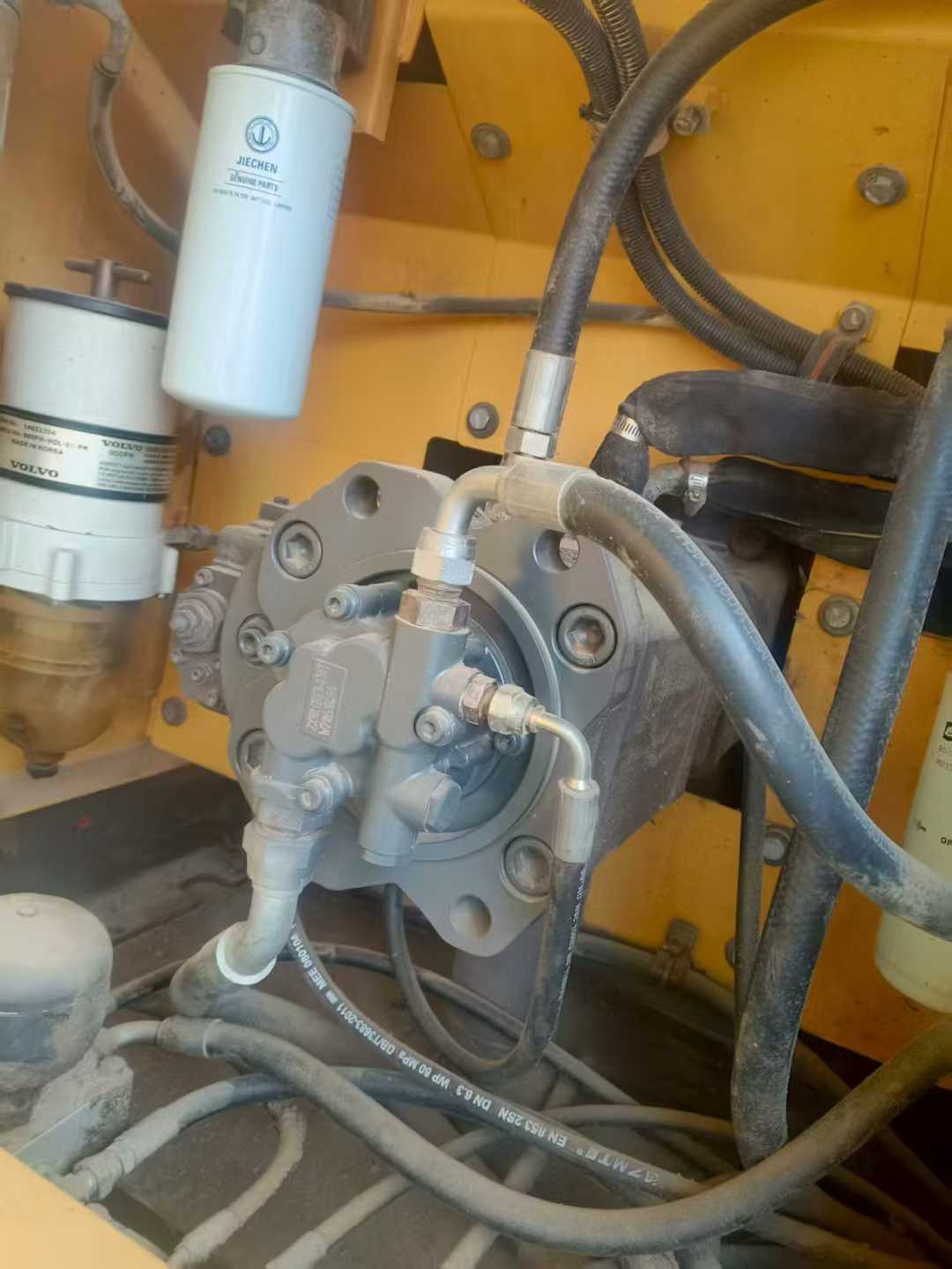 Used Volvo EW210C Excavator 2013 Model / 3