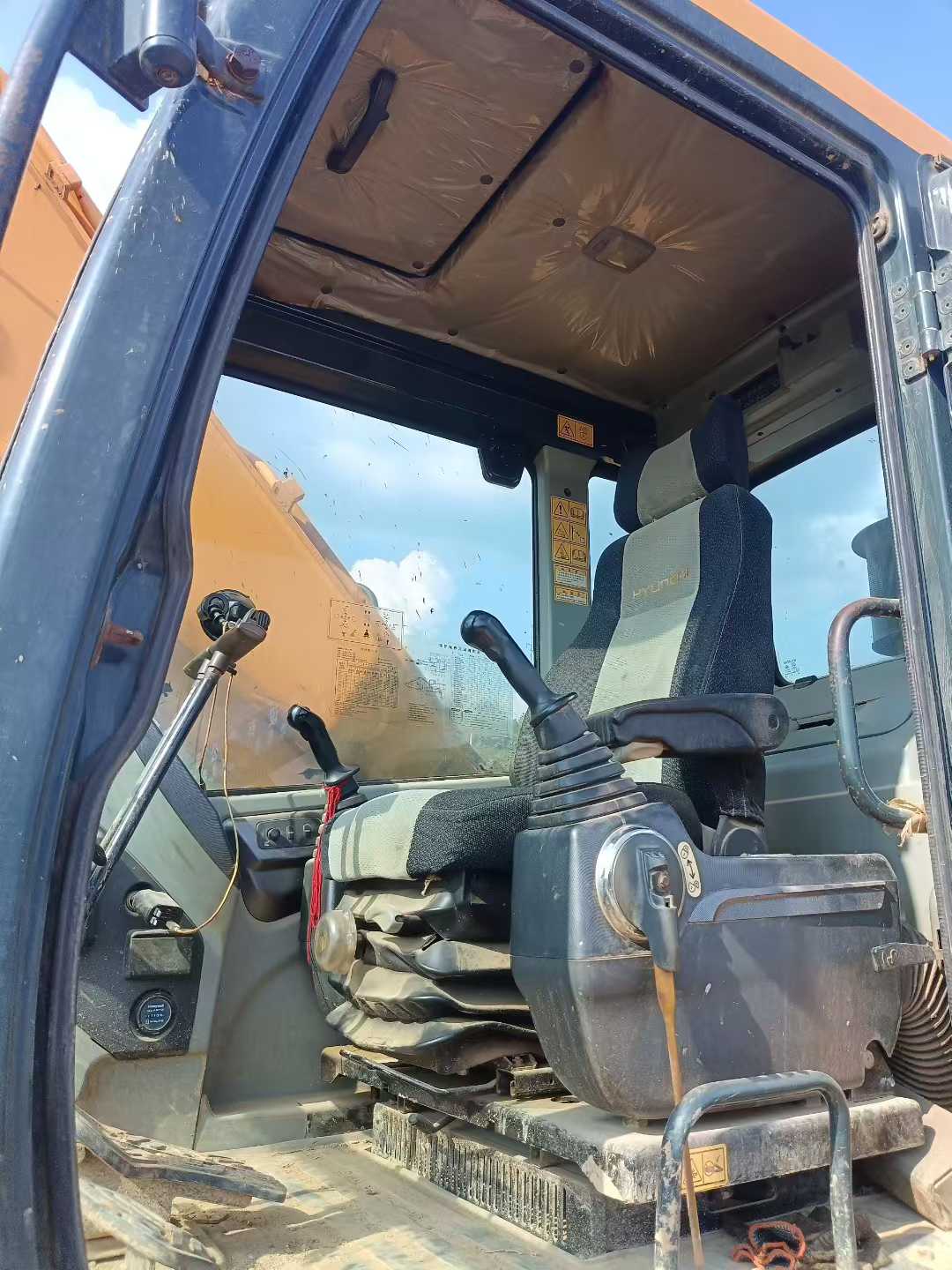 Used Hyundai R215VSN Excavator 2017 Model / 5