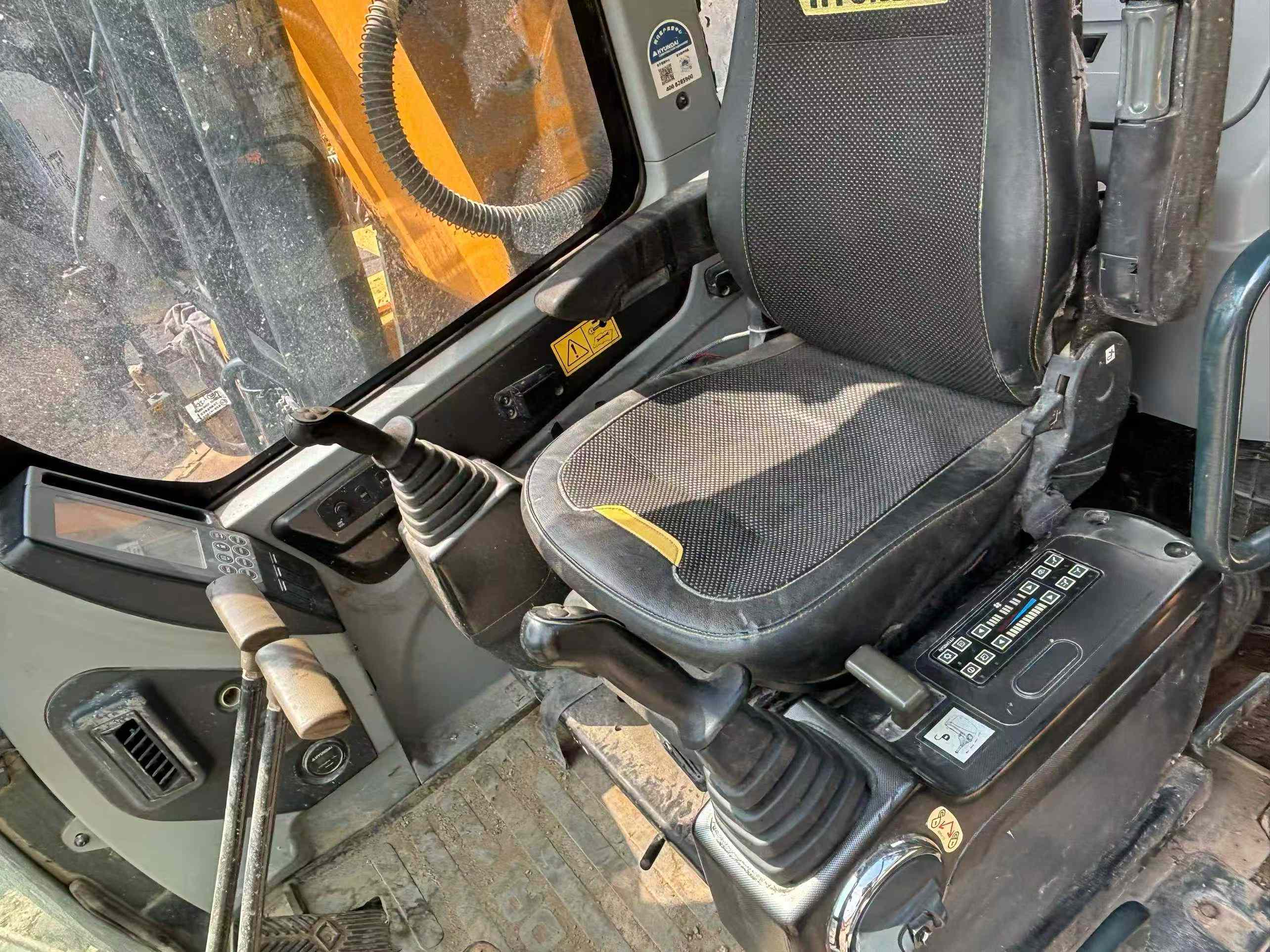 Used Hyundai R215VSN Excavator 2020 Model / 7