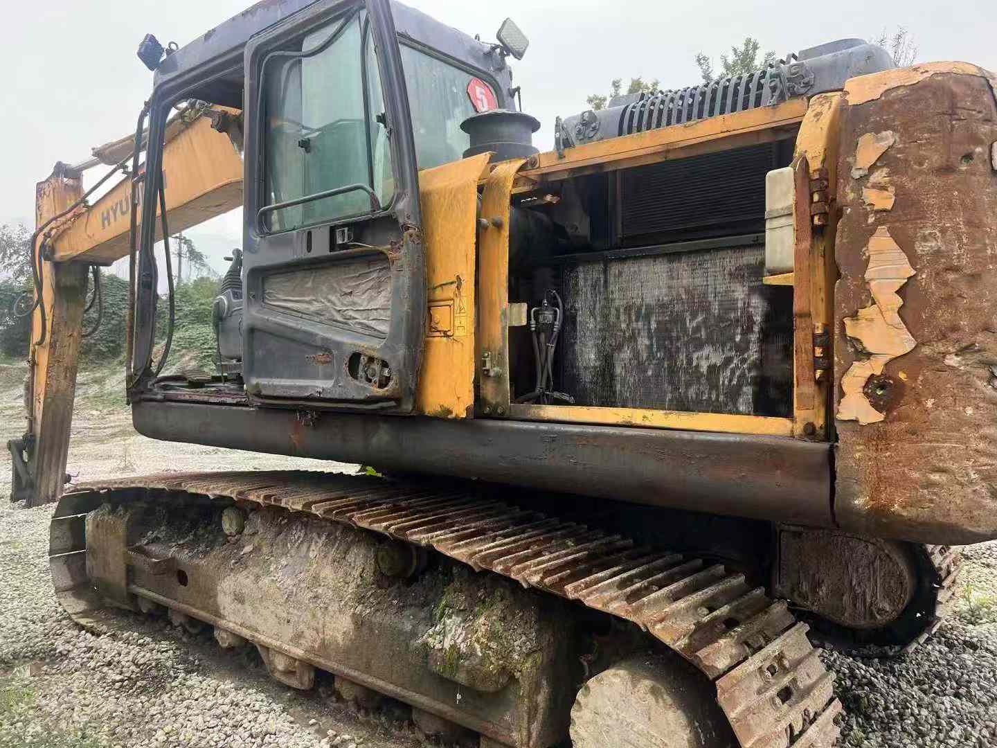 Used Hyundai R215-7 Excavator 2016 Model / 3