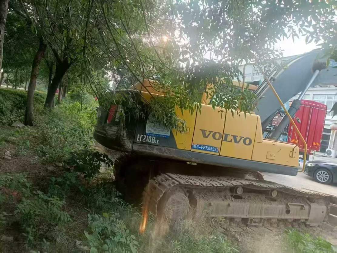 Used Volvo EW210C Excavator 2013 Model / 7