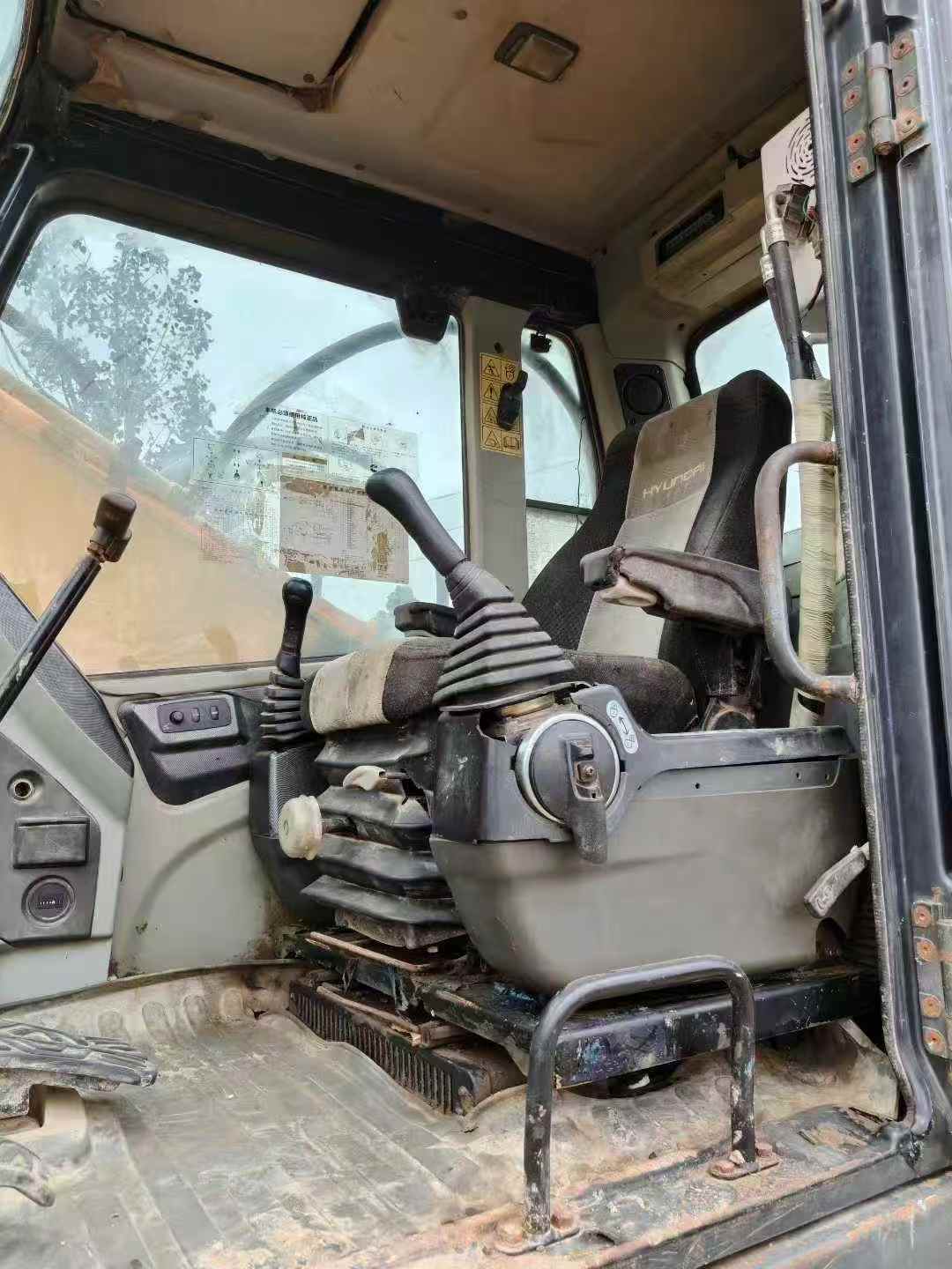 Used Hyundai R215-7 Excavator 2010 Model / 7