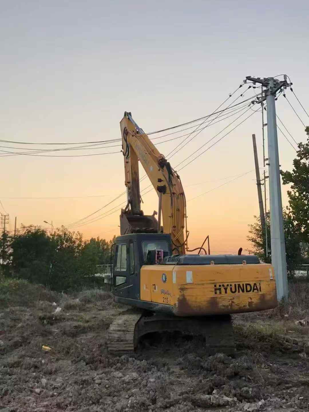 Used Hyundai R215-7 Excavator 2010 Model / 3