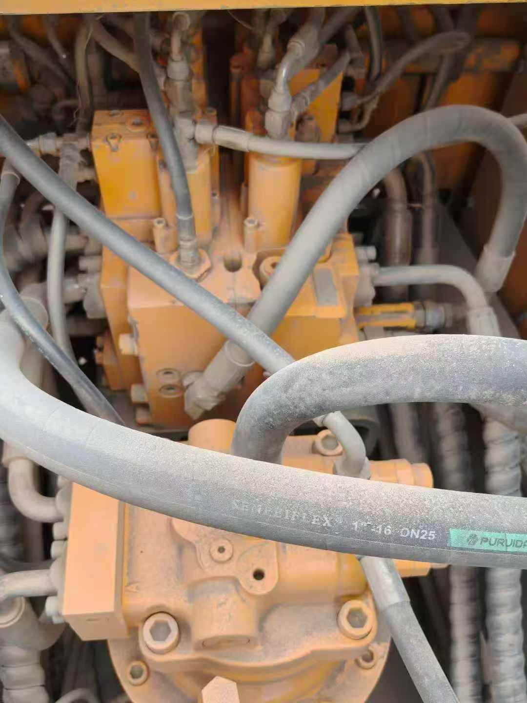 Used Hyundai R215-7 Excavator 2010 Model / 5