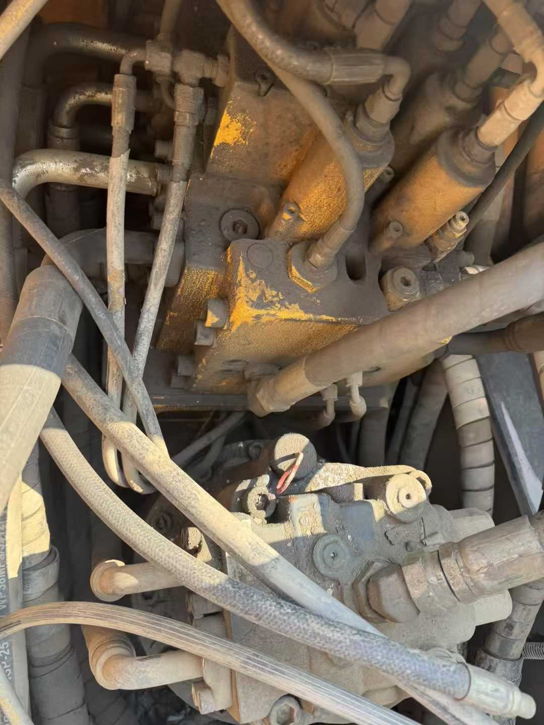 Used Hyundai R215-9 Excavator 2015 Model / 4