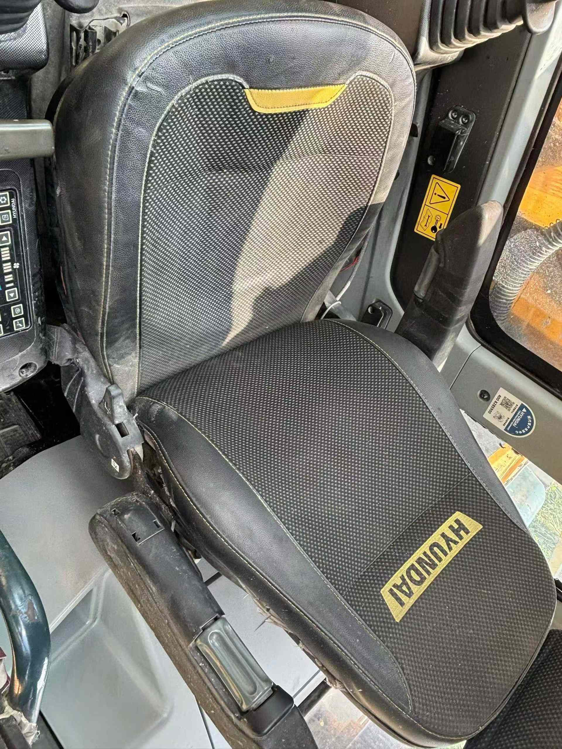 Used Hyundai R215VSN Excavator 2020 Model / 5