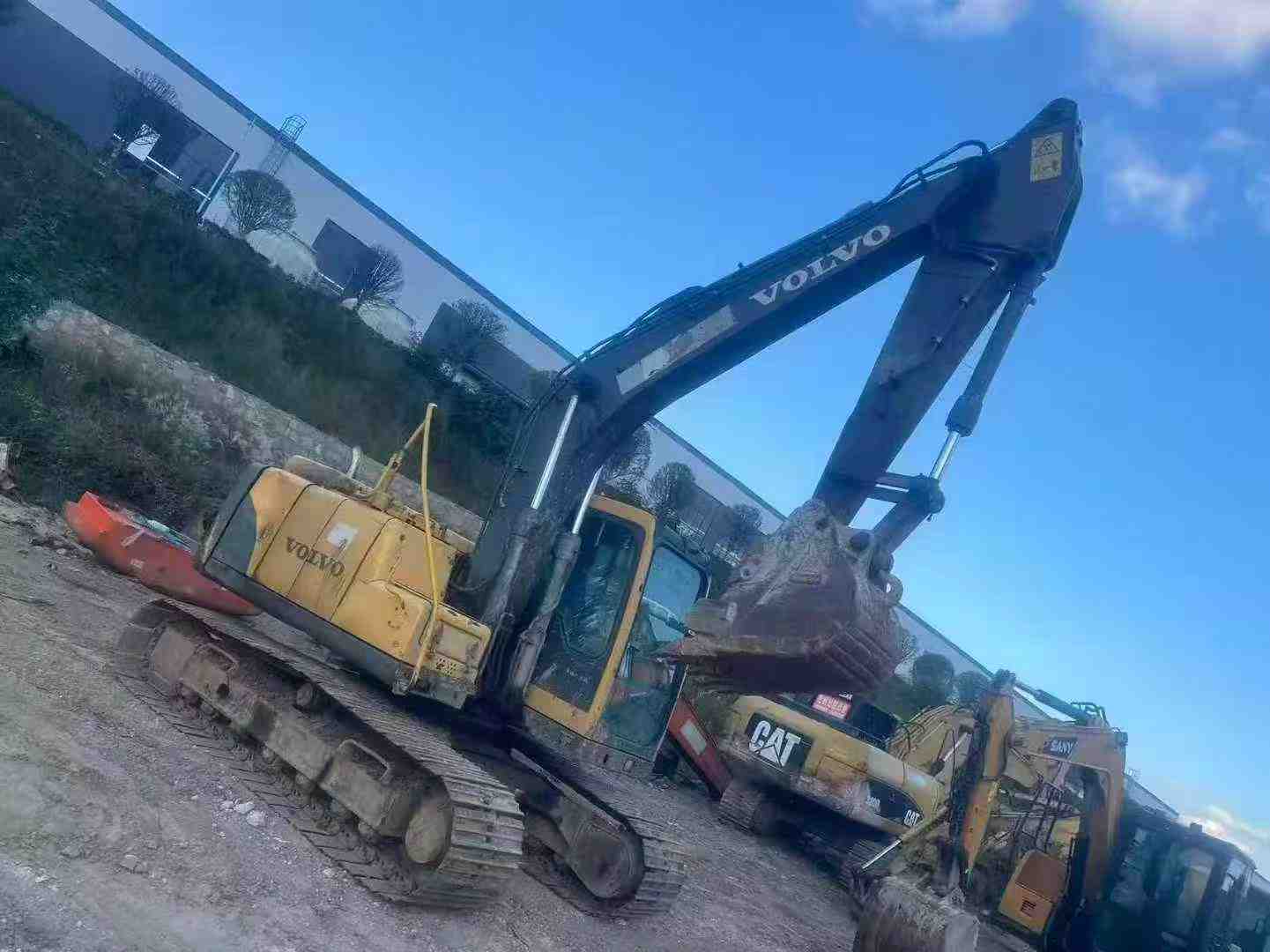Used Volvo EC140 Excavator 2015 Model / 3