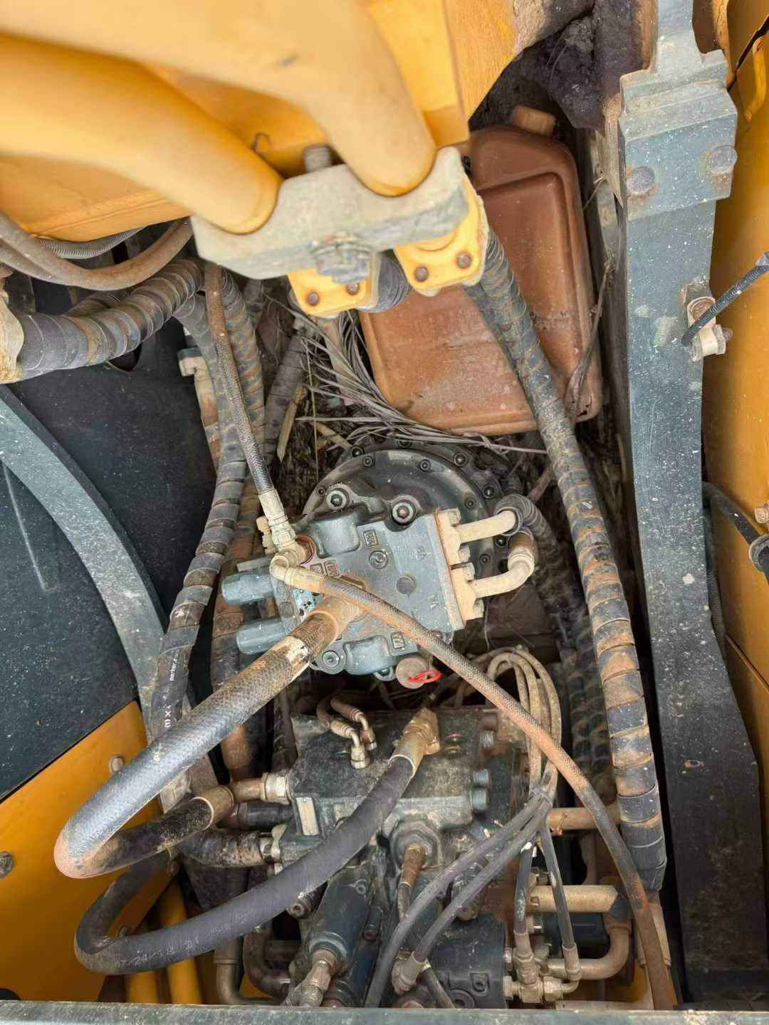 Used Hyundai R225LVS Excavator 2020 Model / 7