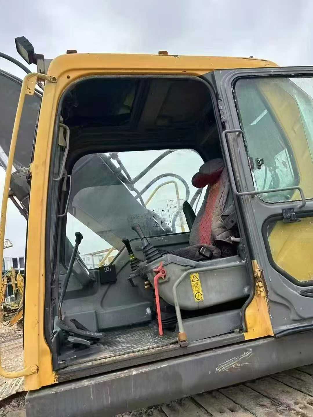 Used Volvo EW210C Excavator 2016 Model / 4