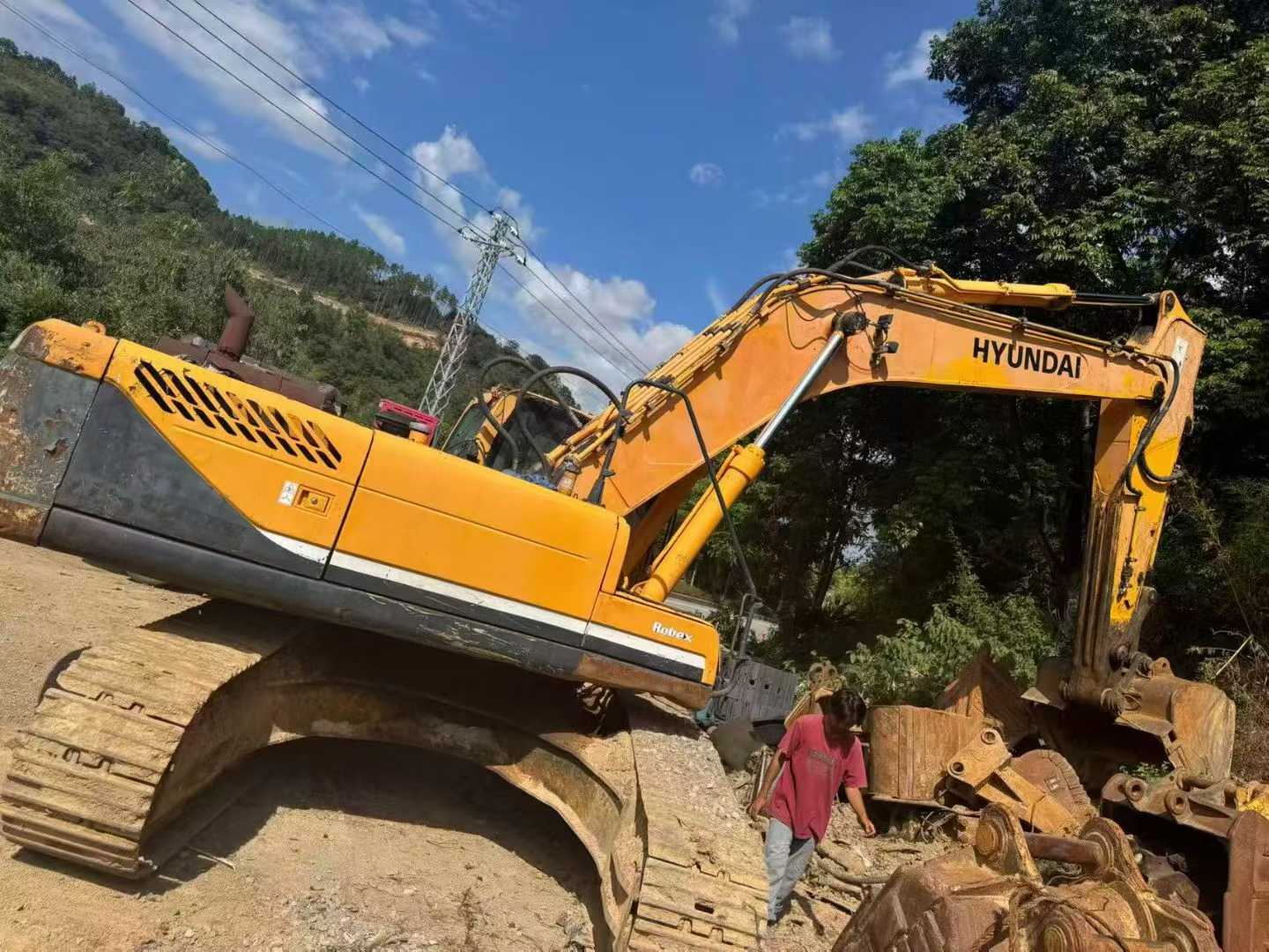 Used Hyundai R335-7 Excavator 2016 Model / 5