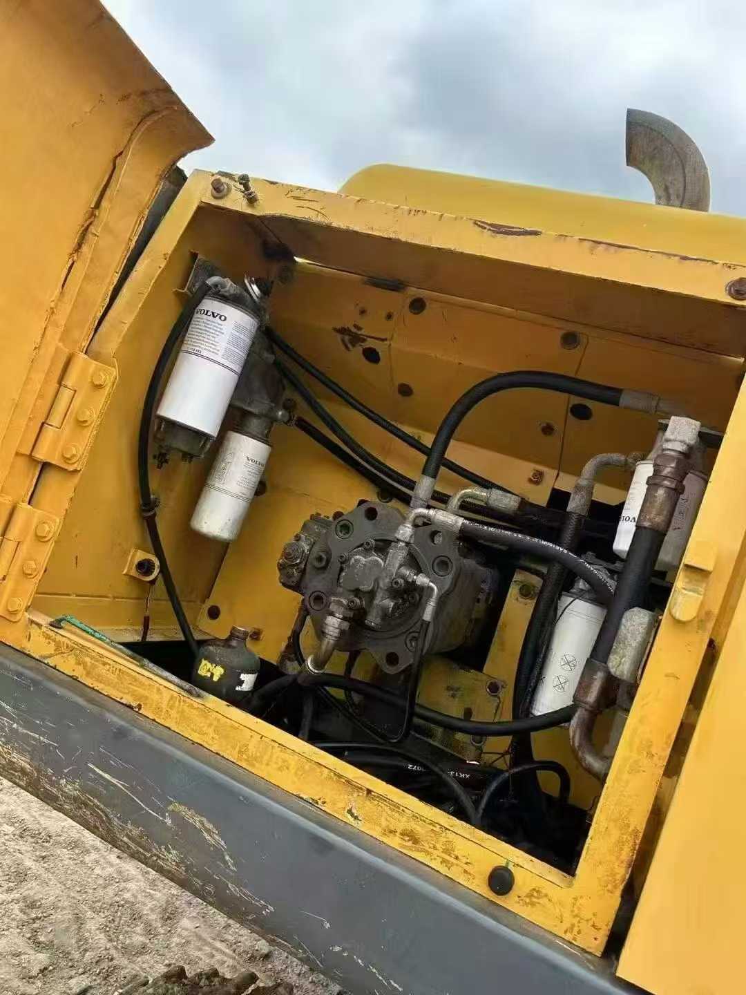 Used Volvo EW210C Excavator 2016 Model / 7