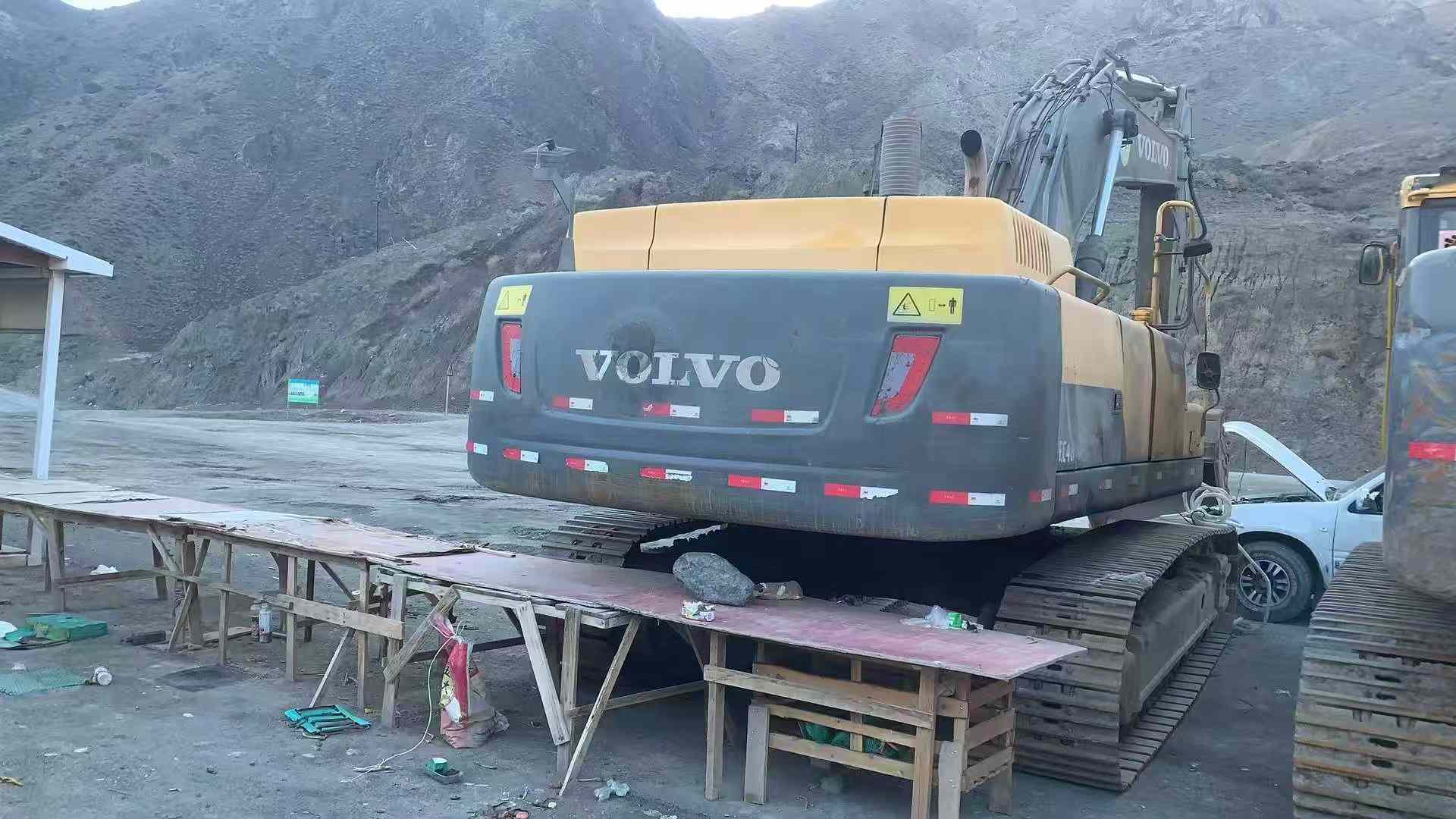 Used Volvo EC480 Excavator 2013 Model / 6