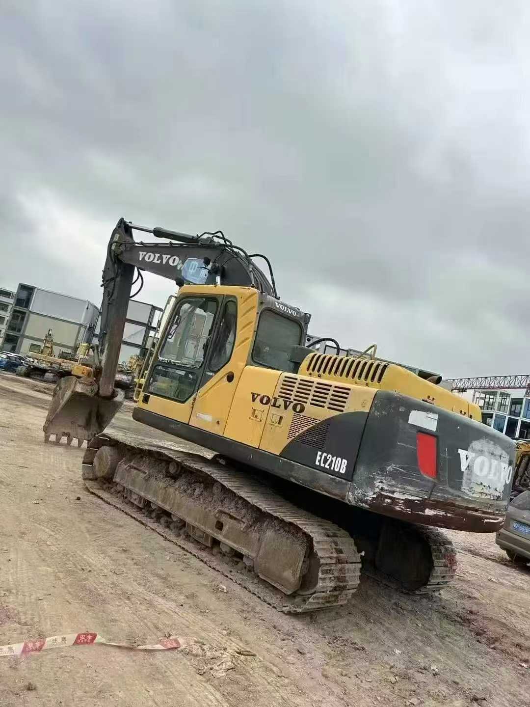 Used Volvo EW210C Excavator 2016 Model / 3