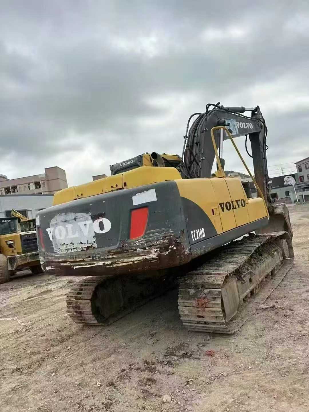 Used Volvo EW210C Excavator 2016 Model / 9