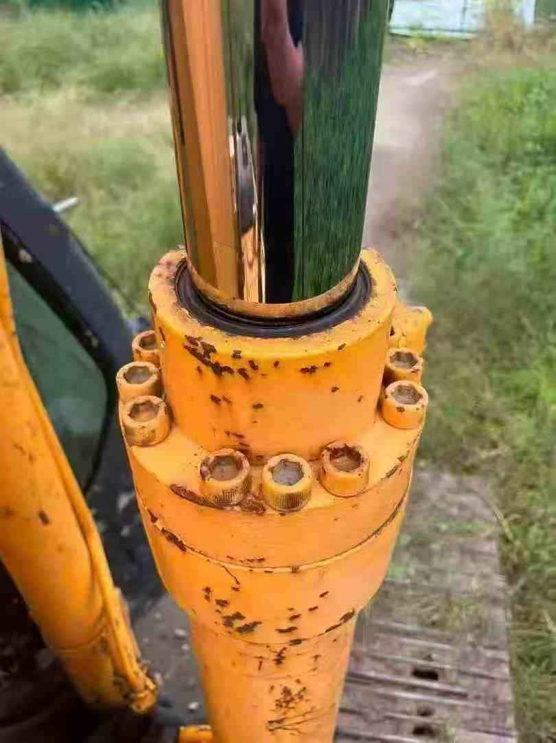 Used Hyundai R215-7 Excavator 2011 Model / 7