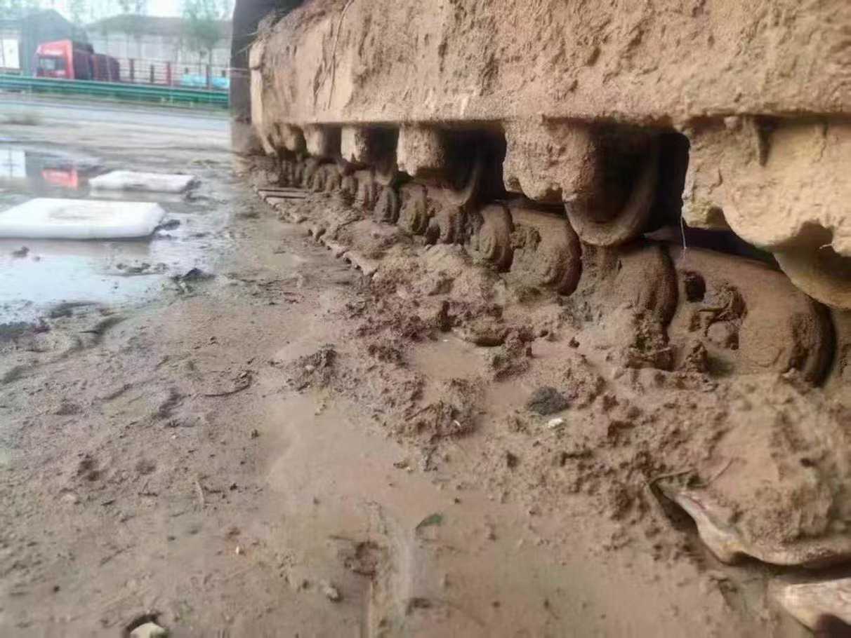 Used Hyundai R215VSN Excavator 2015 Model / 4