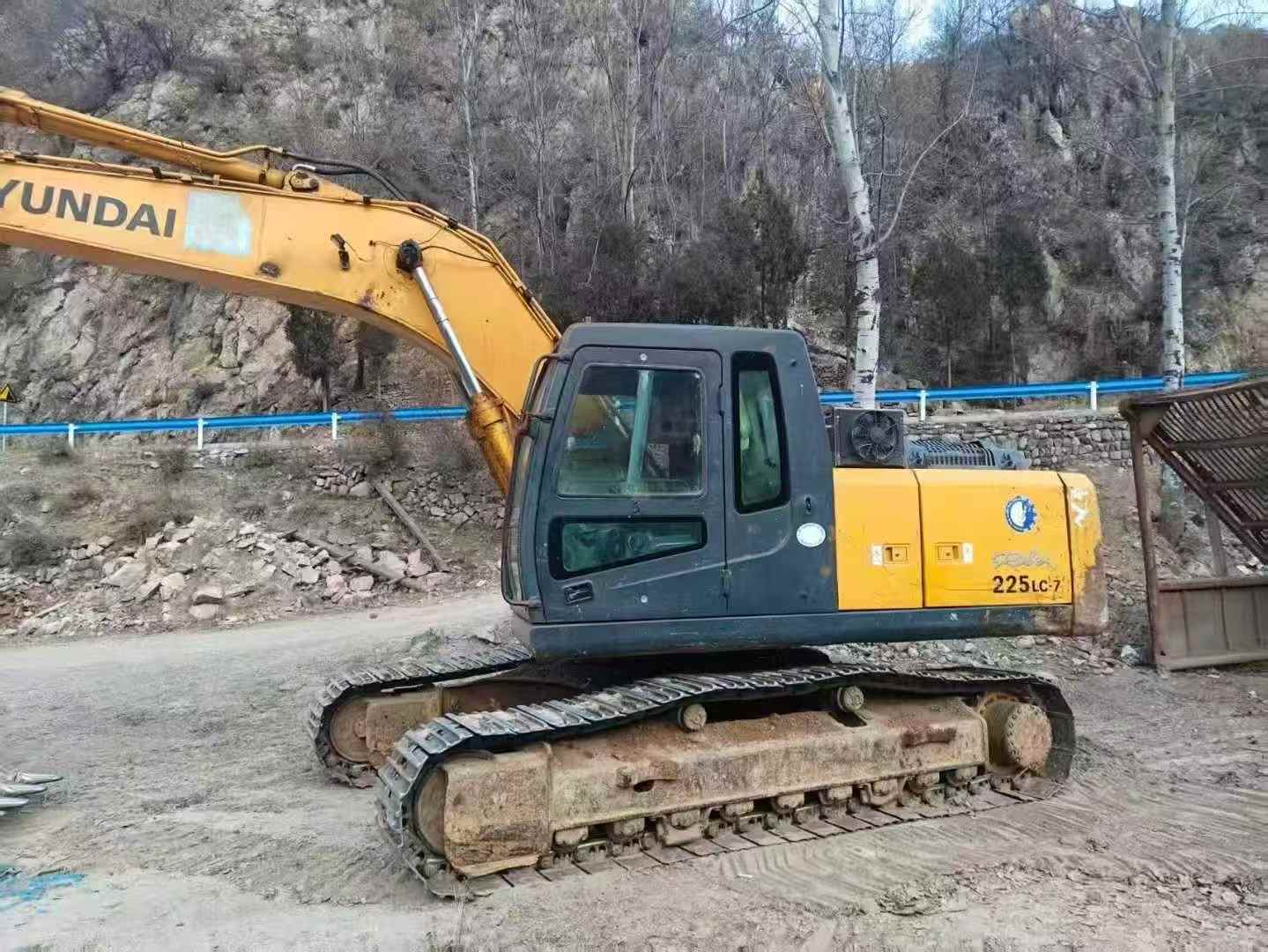 Used Hyundai R225LVS Excavator 2016 Model / 6