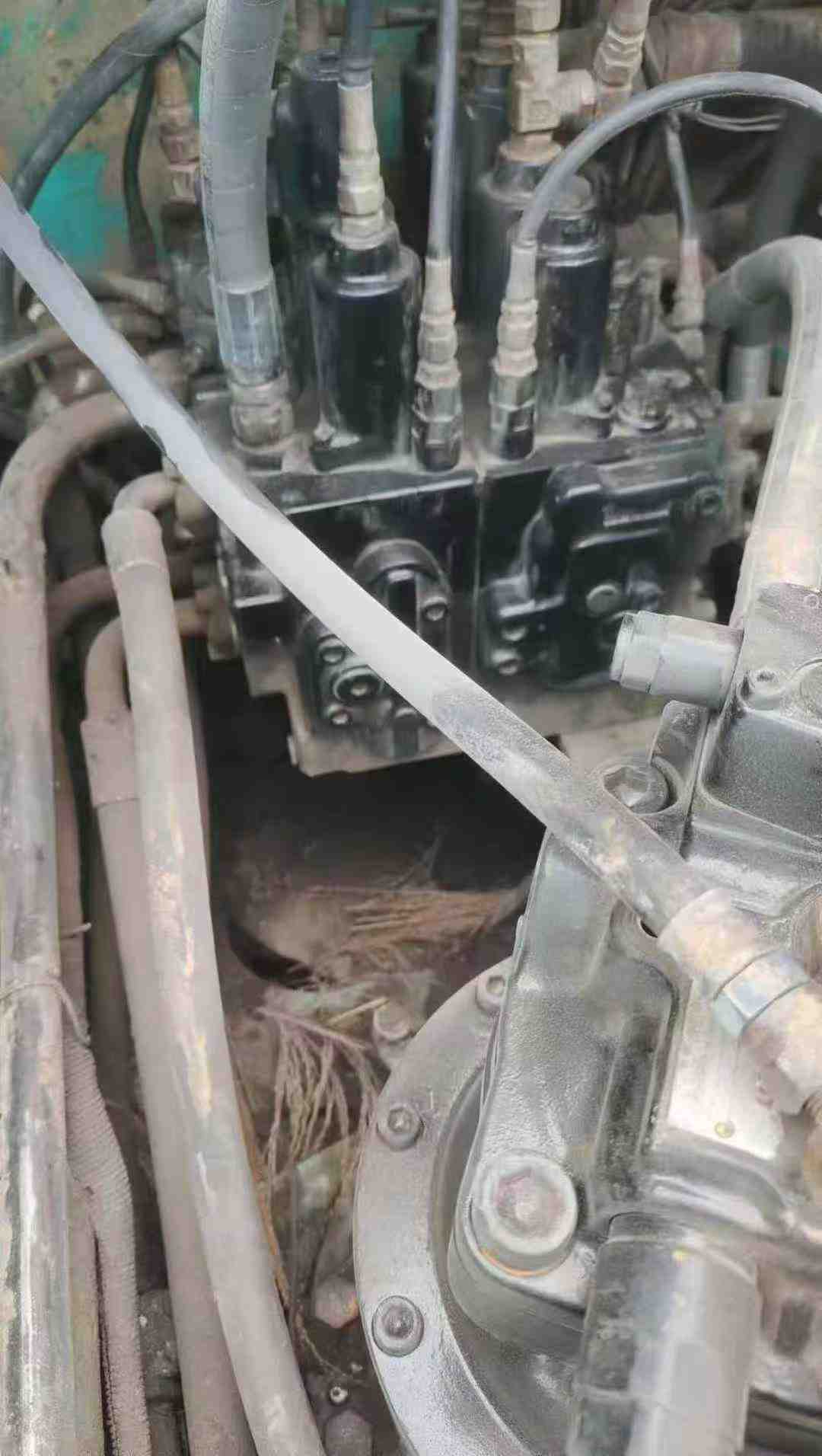 Used Kobelco SK210 Excavator 2010 Model / 3