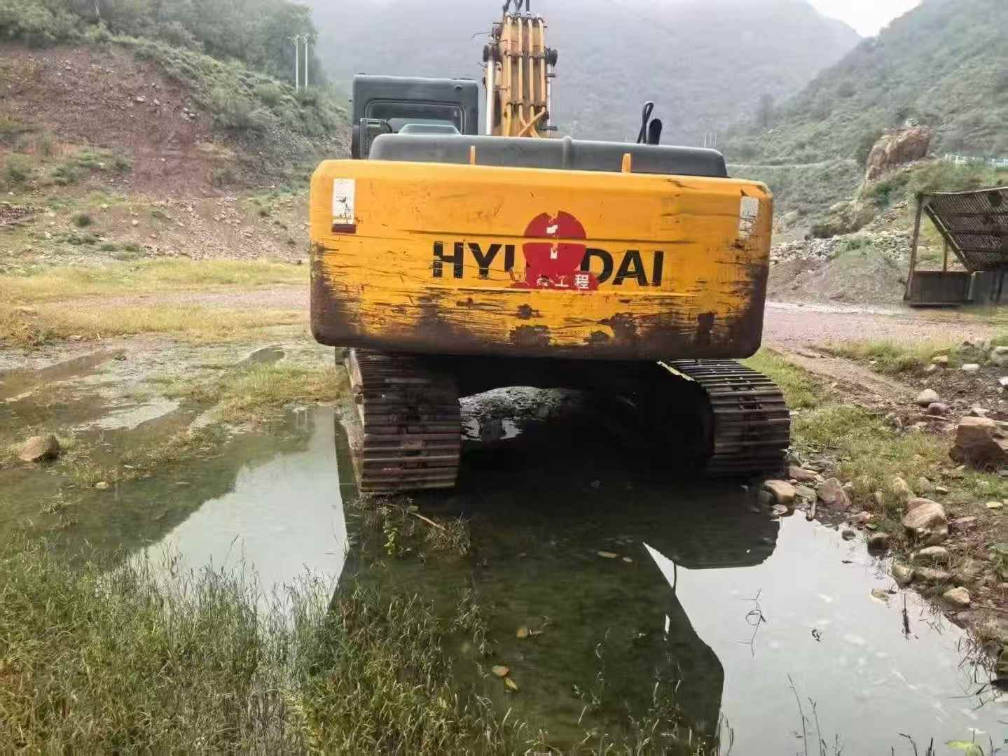 Used Hyundai R225LVS Excavator 2016 Model / 4