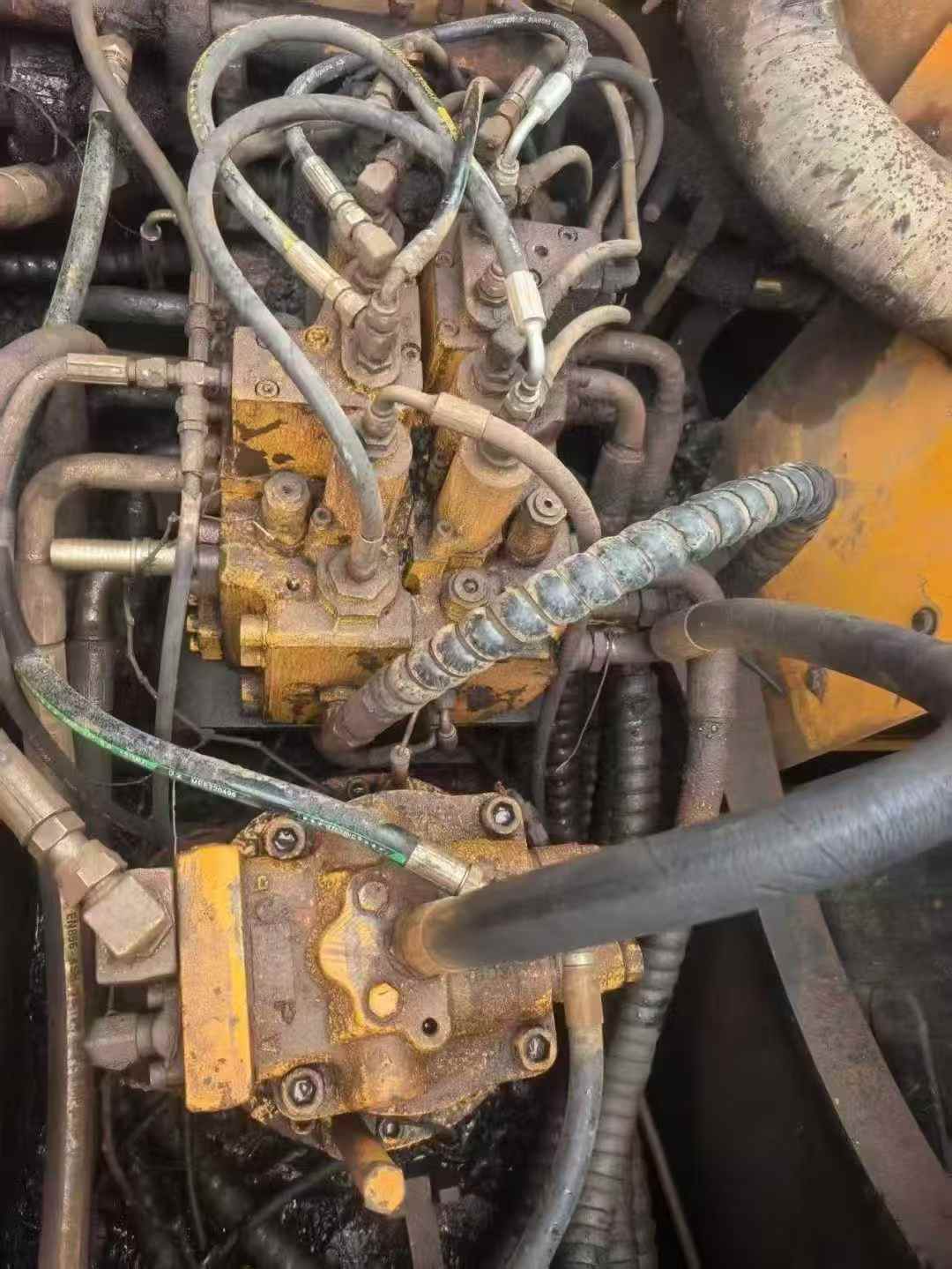 Used Hyundai R225LVS Excavator 2016 Model / 9