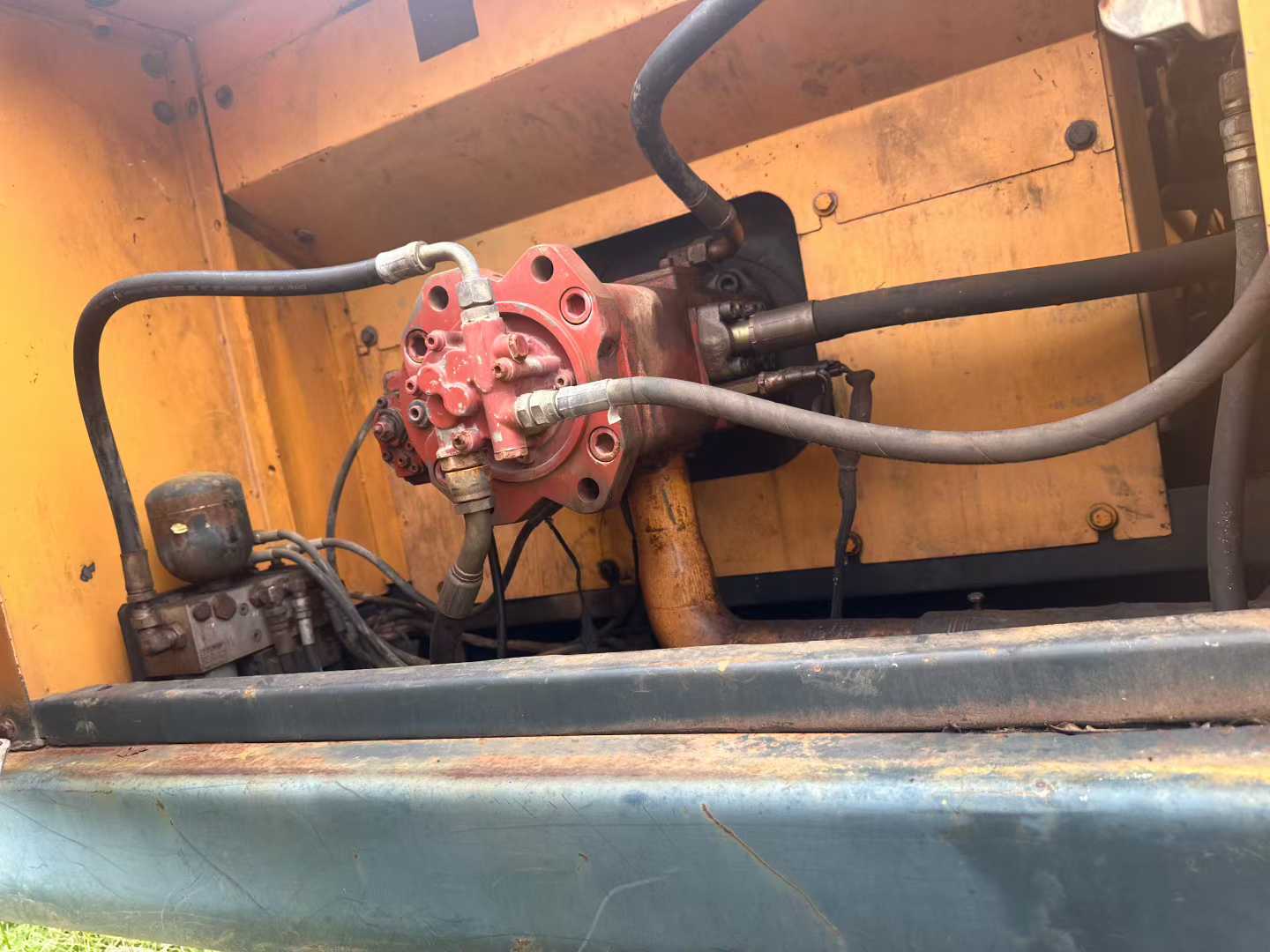 Used Hyundai R305LC-9T Excavator 2011 Model / 8