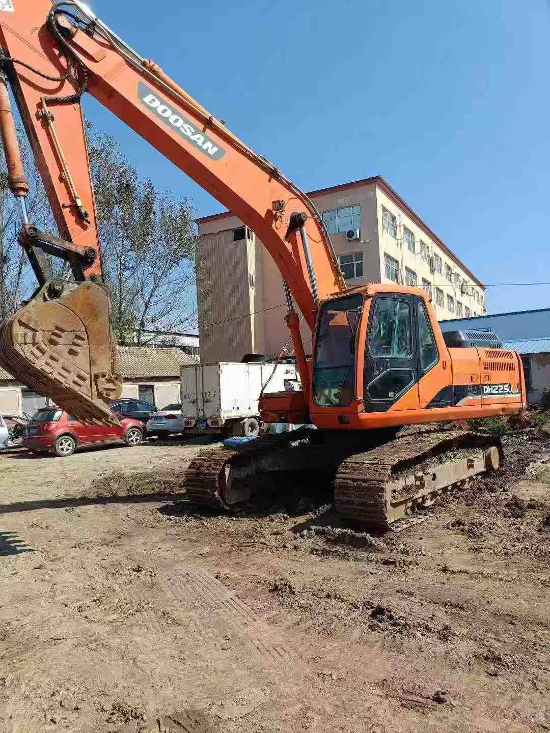 Used Doosan S225 Excavator 2011 Model / 3