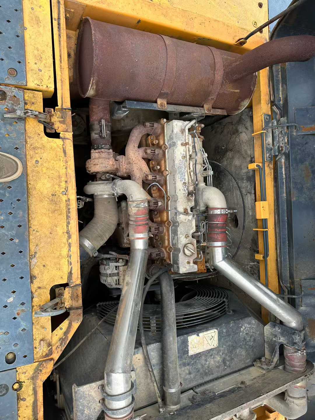 Used Hyundai R305LC-9T Excavator 2011 Model / 9