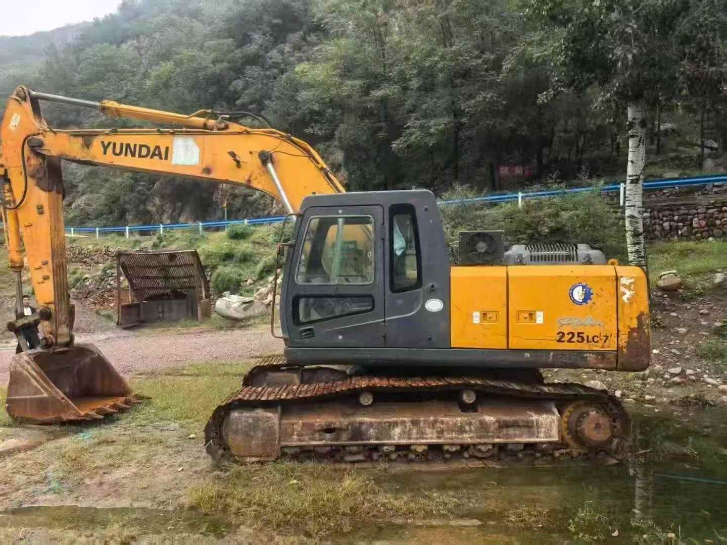 Used Hyundai R225LVS Excavator 2016 Model / 2