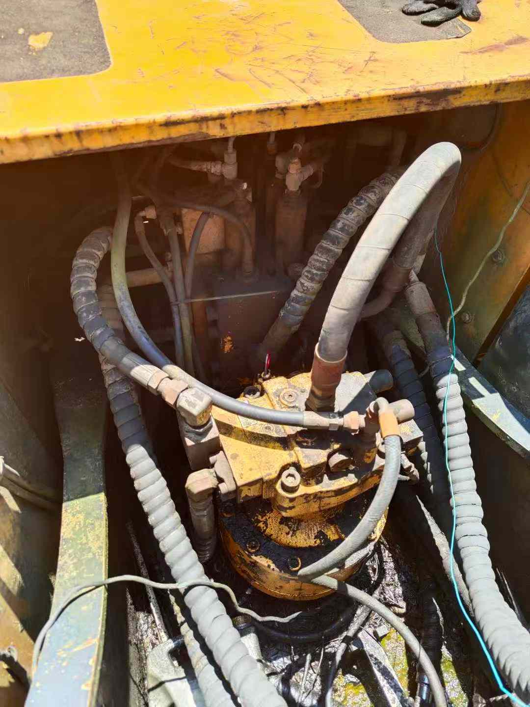 Used Hyundai R225-7 Excavator 2016 Model / 7