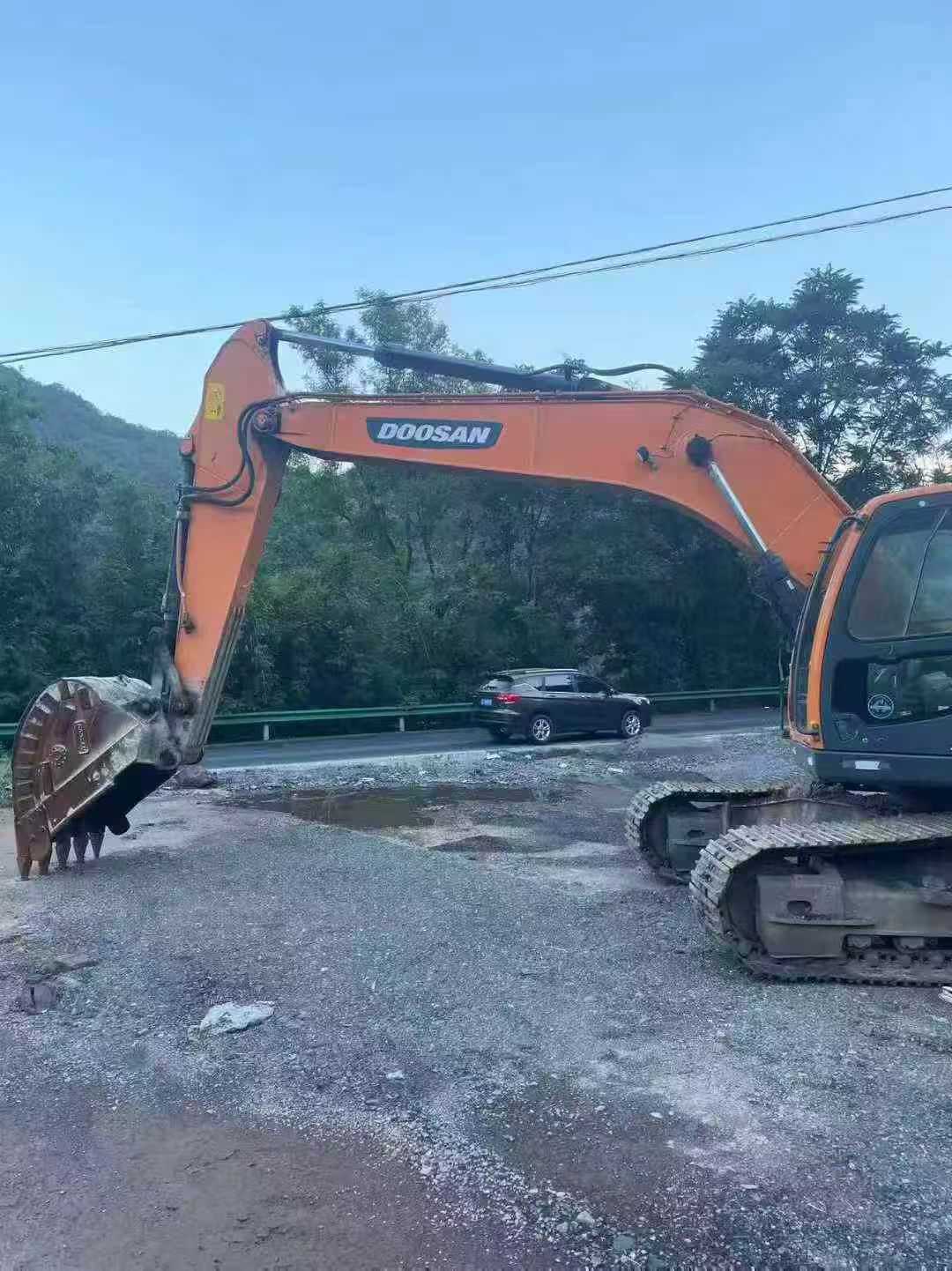 Used Doosan DH220 Excavator 2020 Model / 4