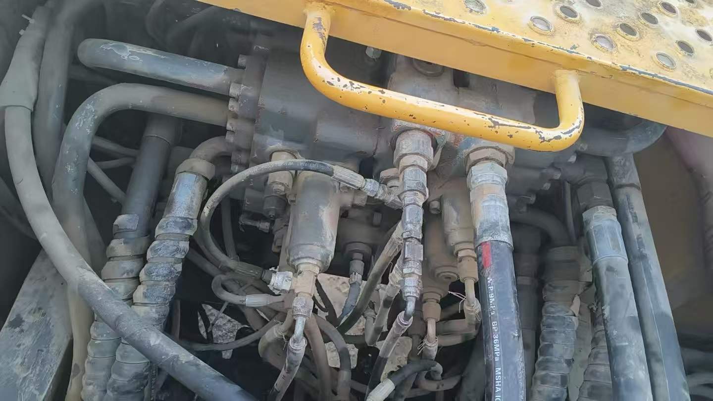 Used Volvo EC290 Excavator 2011 Model / 4