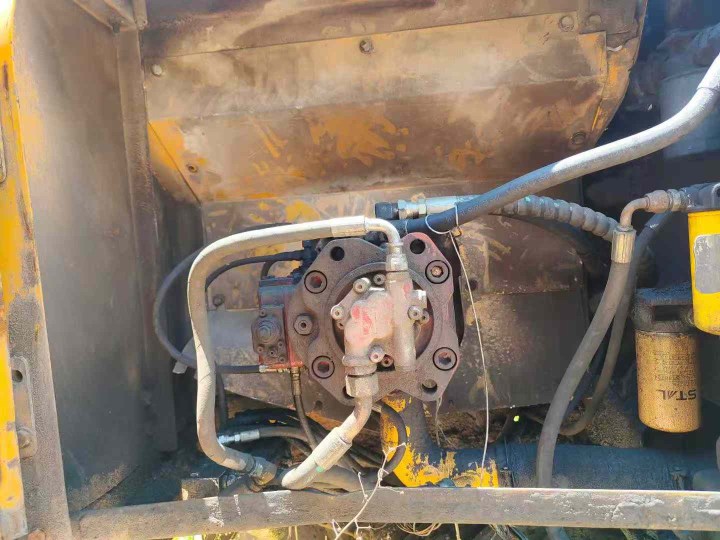 Used Hyundai R225-7 Excavator 2016 Model / 4