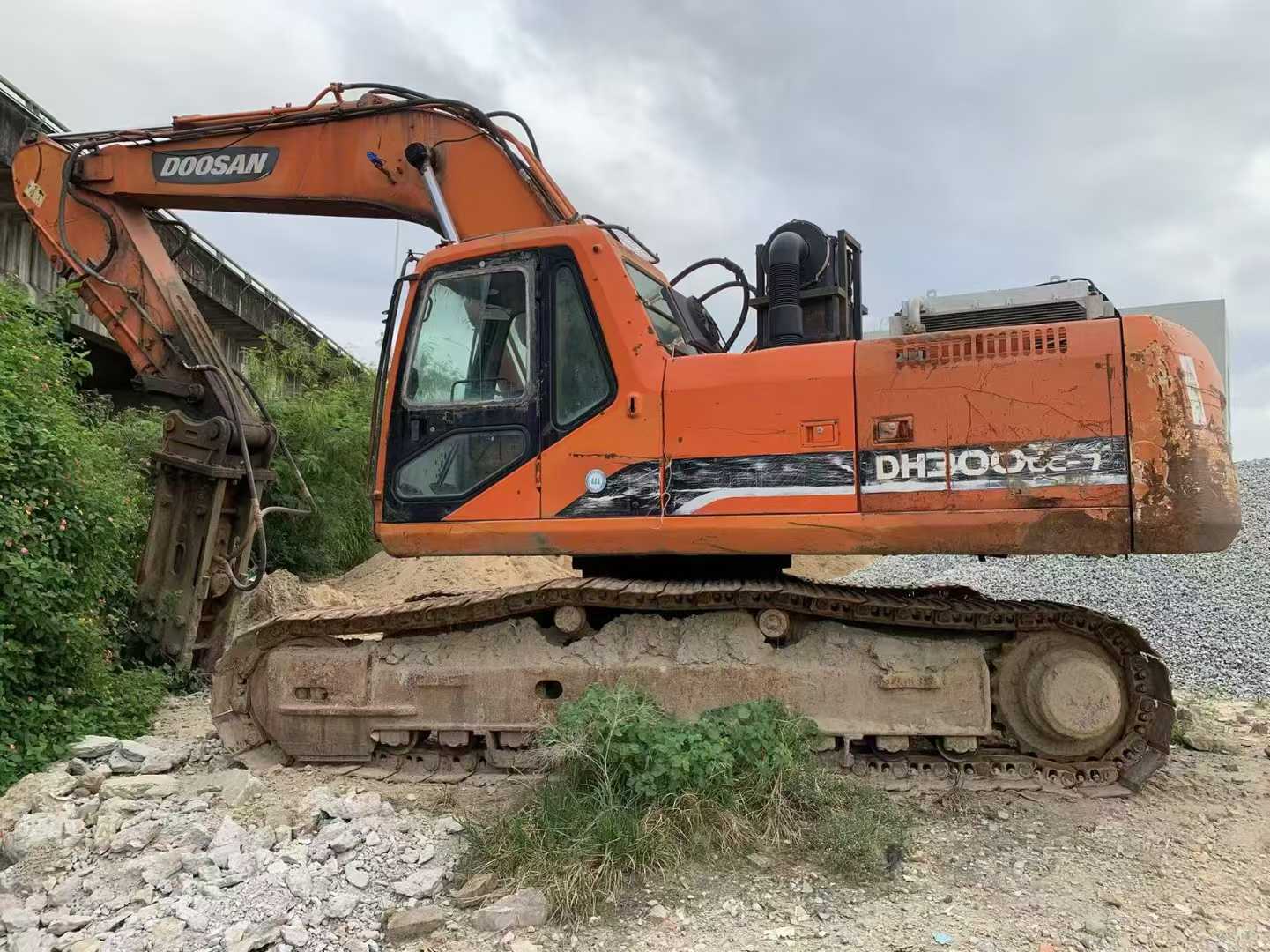 Used Doosan DL300 Excavator 2016 Model / 3