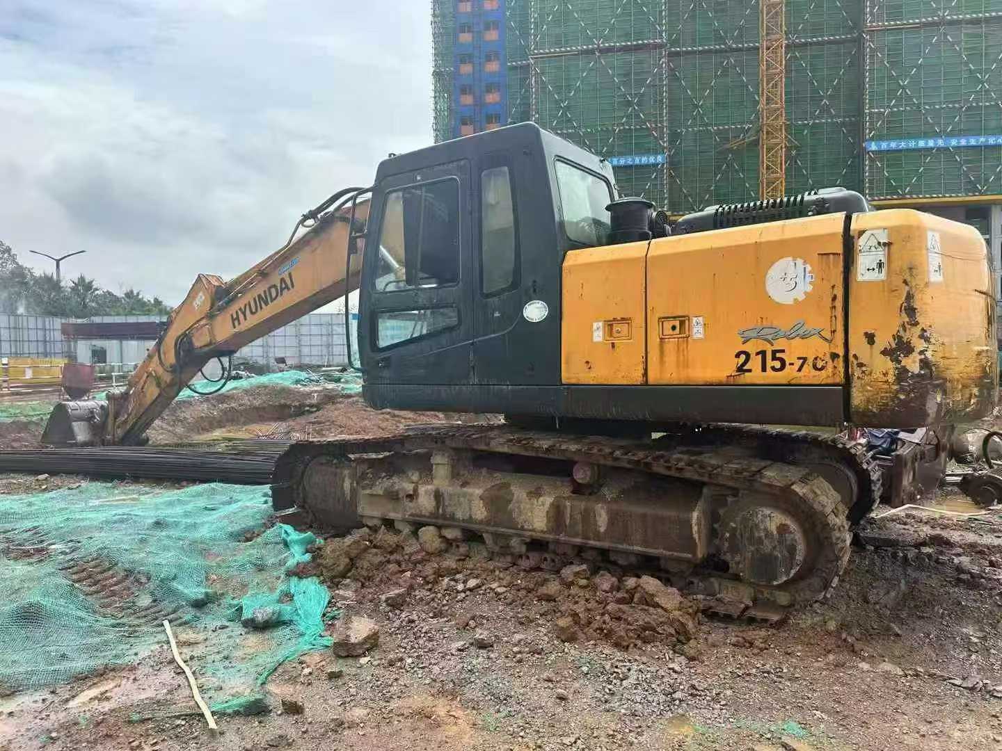 Used Hyundai R215-7 Excavator 2011 Model / 3