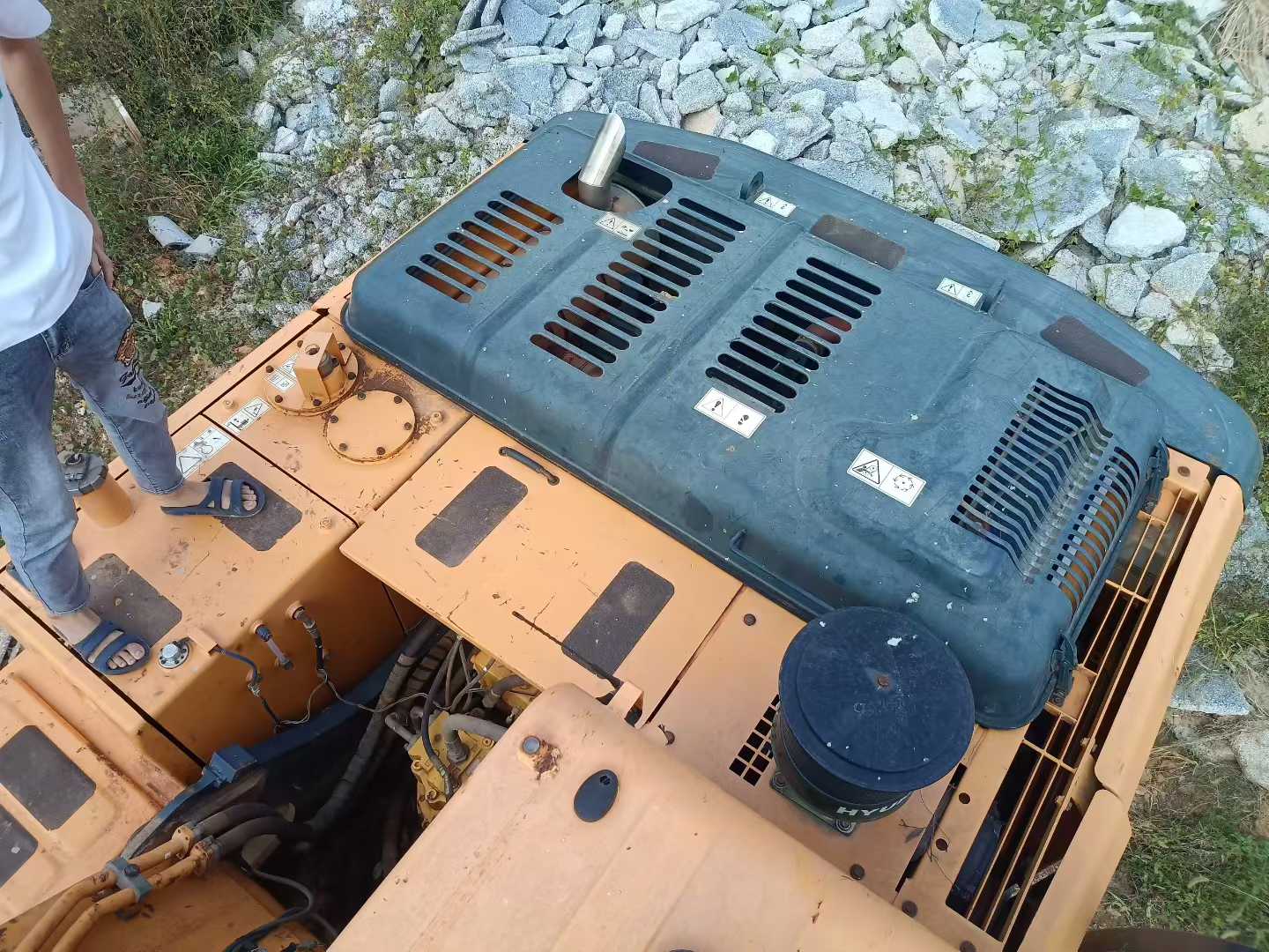 Used Hyundai R215VSN Excavator 2017 Model / 5