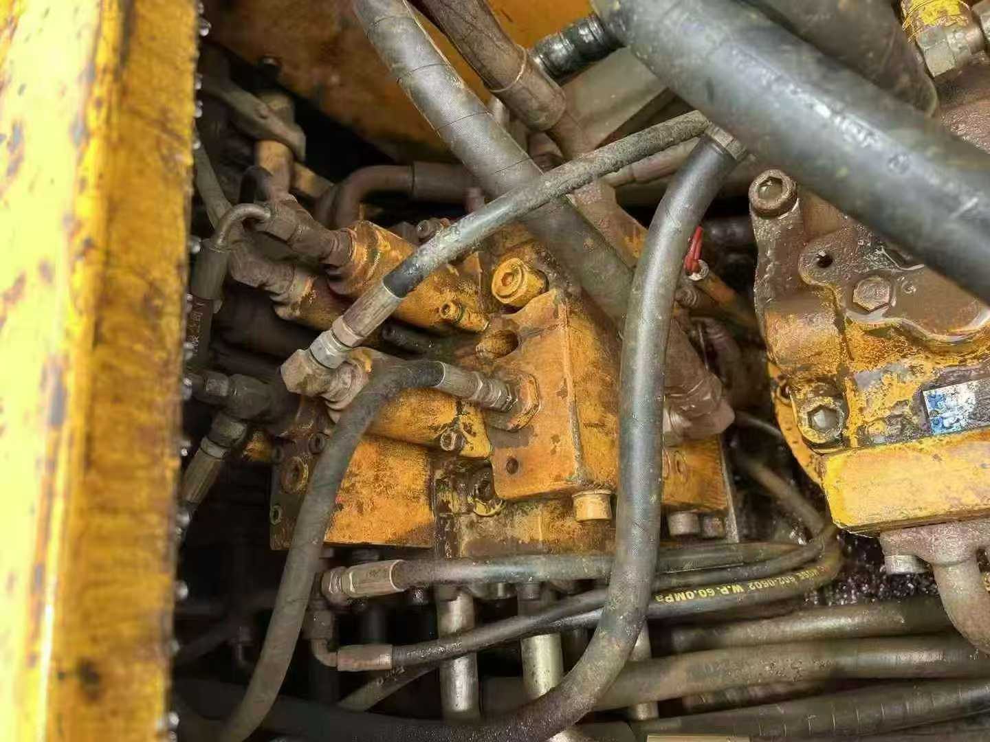 Used Hyundai R215-7 Excavator 2011 Model / 8