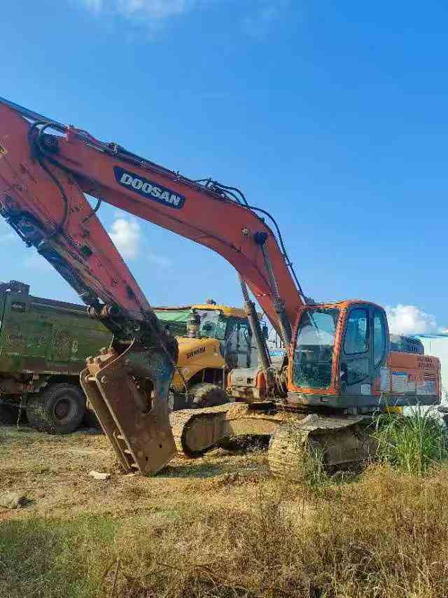 Used Doosan DL300 Excavator 2017 Model / 9