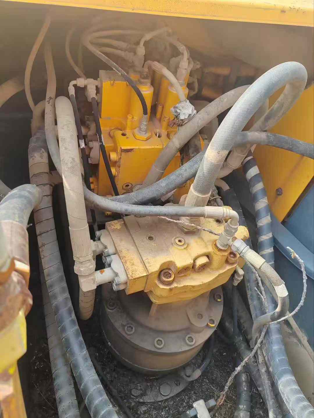 Used Hyundai R225LVS Excavator 2016 Model / 2