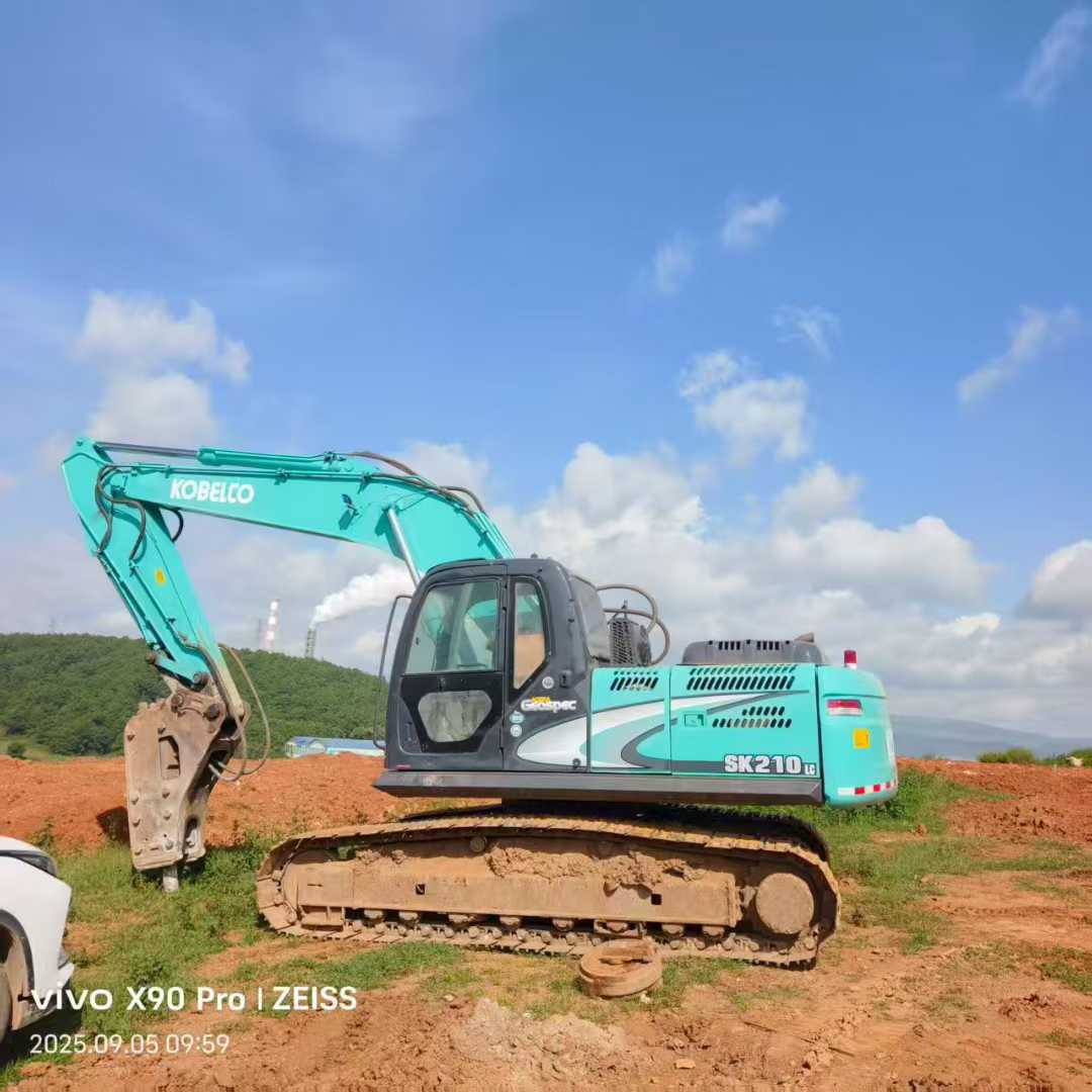 Used Kobelco SK210 Excavator 2016 Model / 2