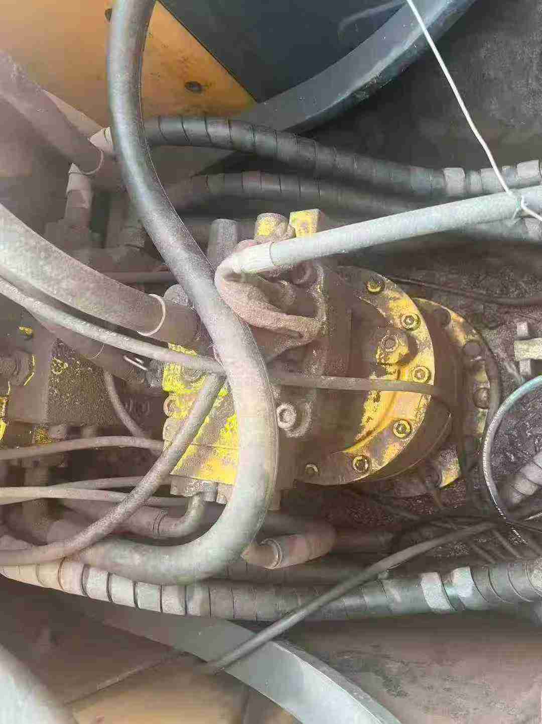 Used Hyundai R215-7 Excavator 2014 Model / 4