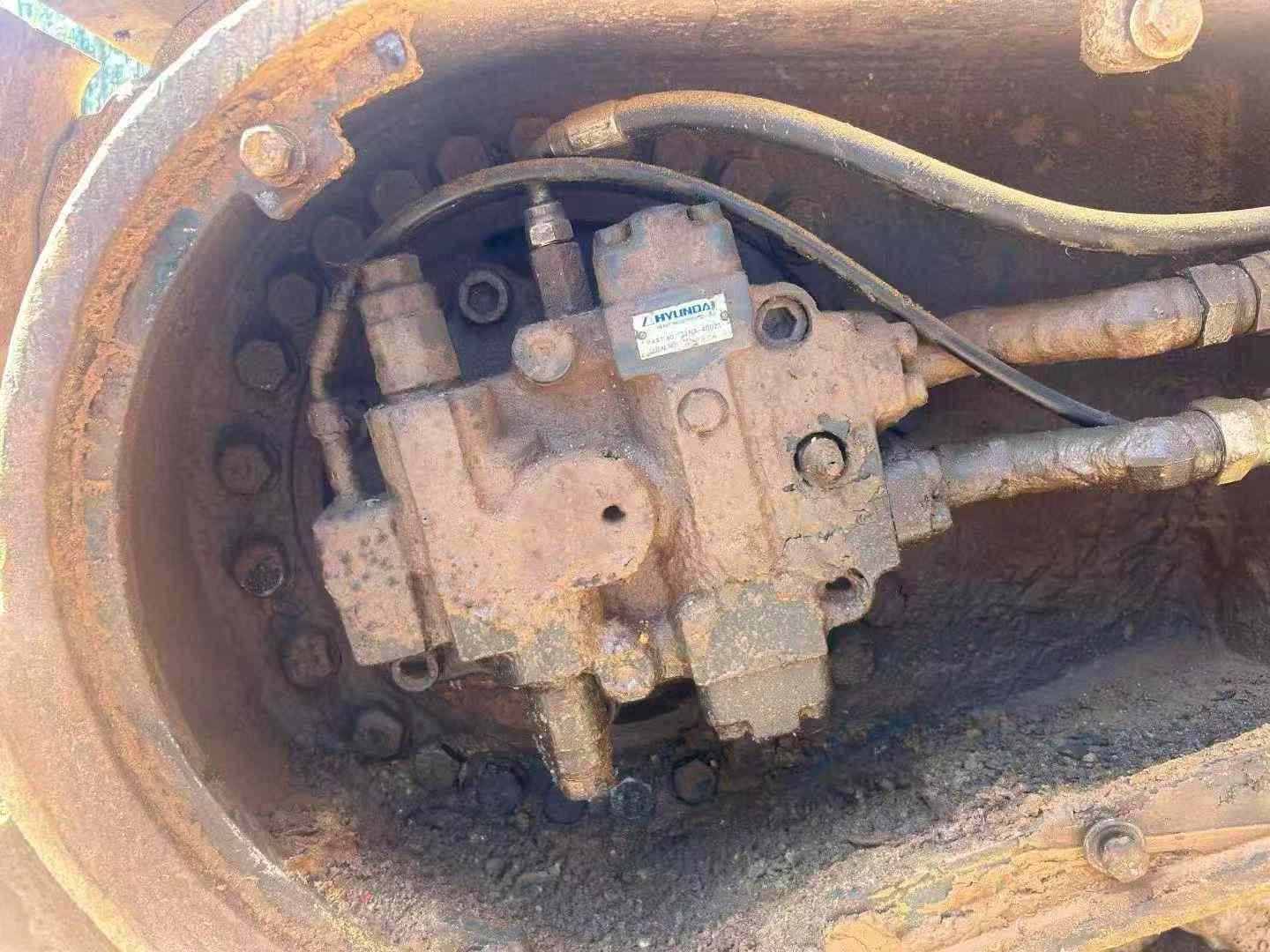 Used Hyundai R385LC-9 Excavator 2016 Model / 3