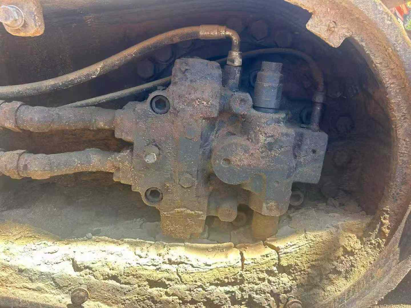 Used Hyundai R385LC-9 Excavator 2016 Model / 4