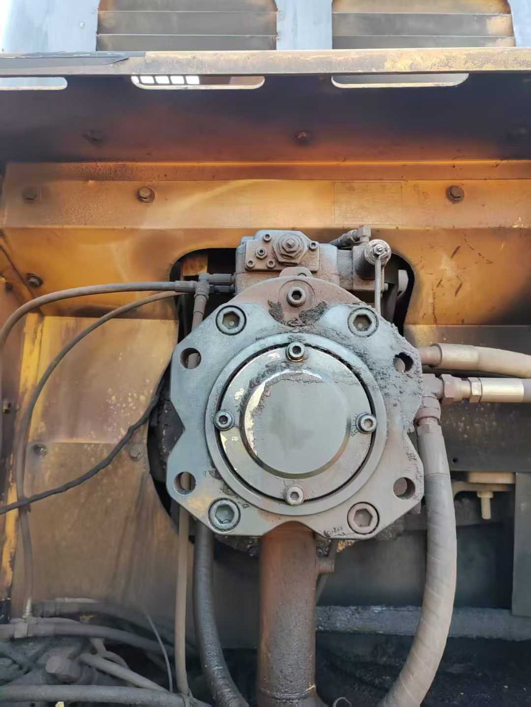 Used Hyundai R485LVS Excavator 2016 Model / 4