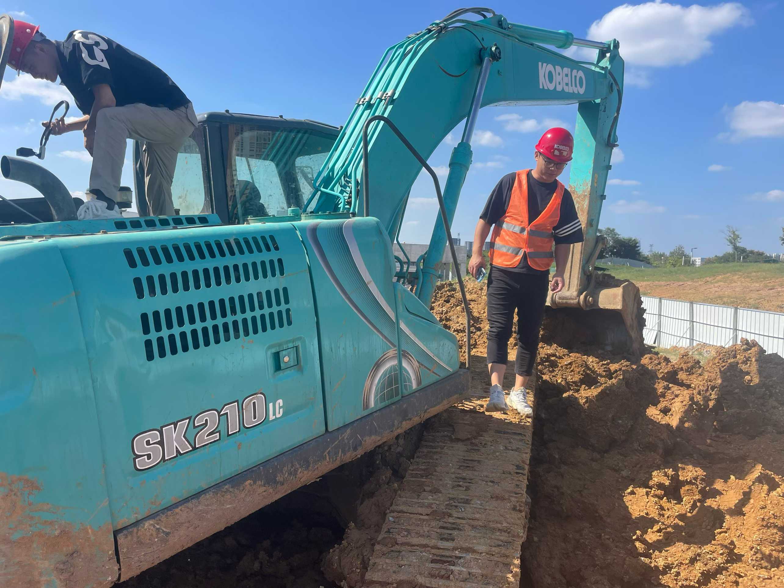 Used Kobelco SK210 Excavator 2019 Model / 6