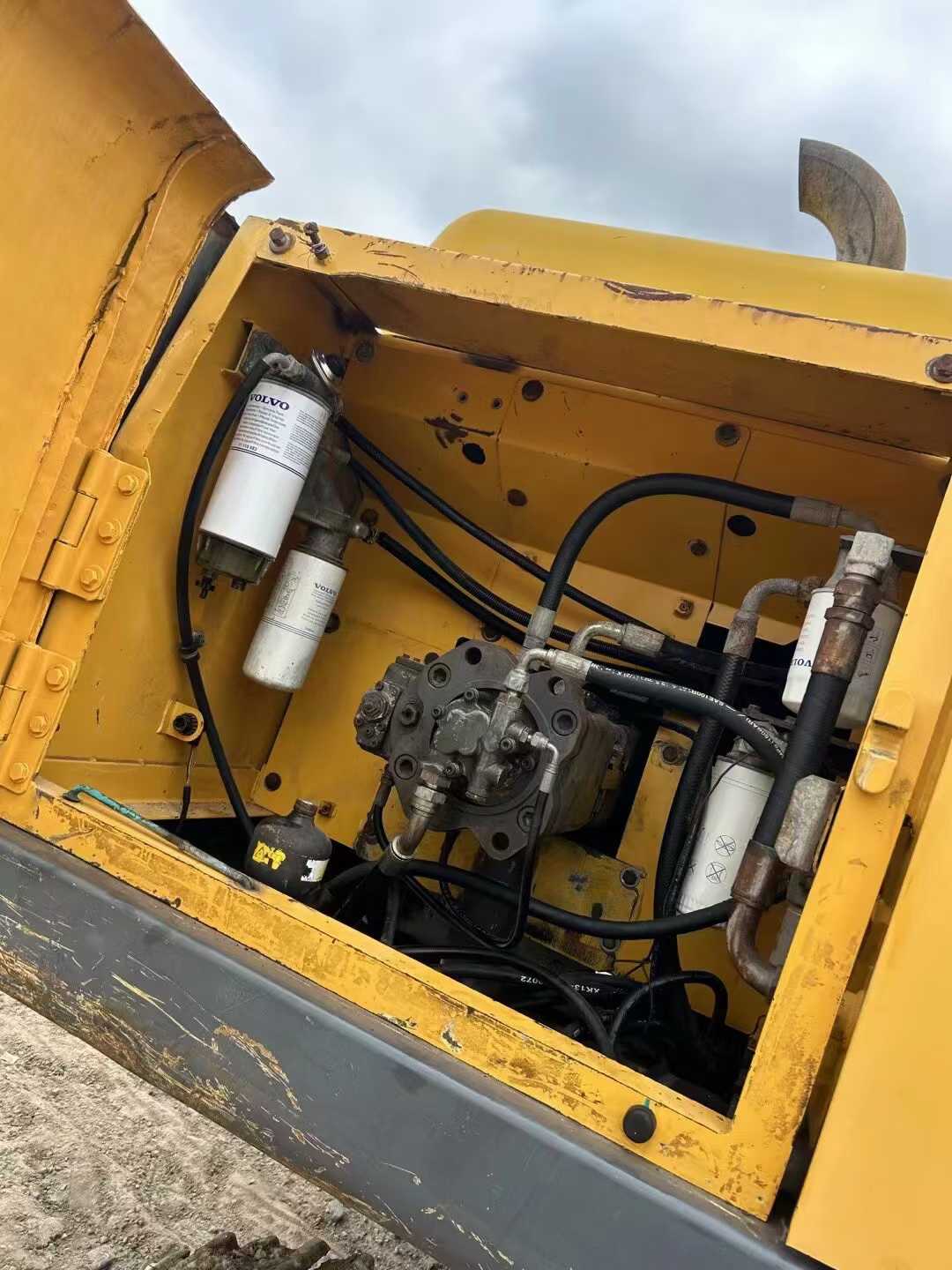 Used Volvo EW210C Excavator 2016 Model / 8