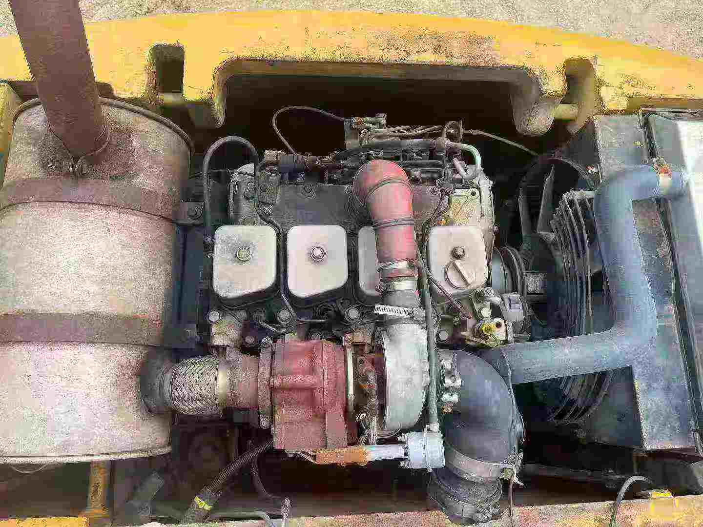 Used Hyundai R130-5 Excavator 2016 Model / 4