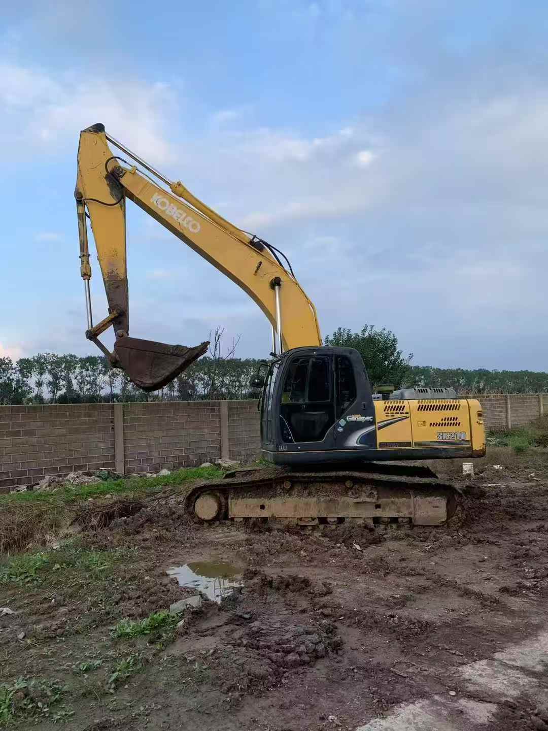Used Kobelco SK210 Excavator 2016 Model / 3