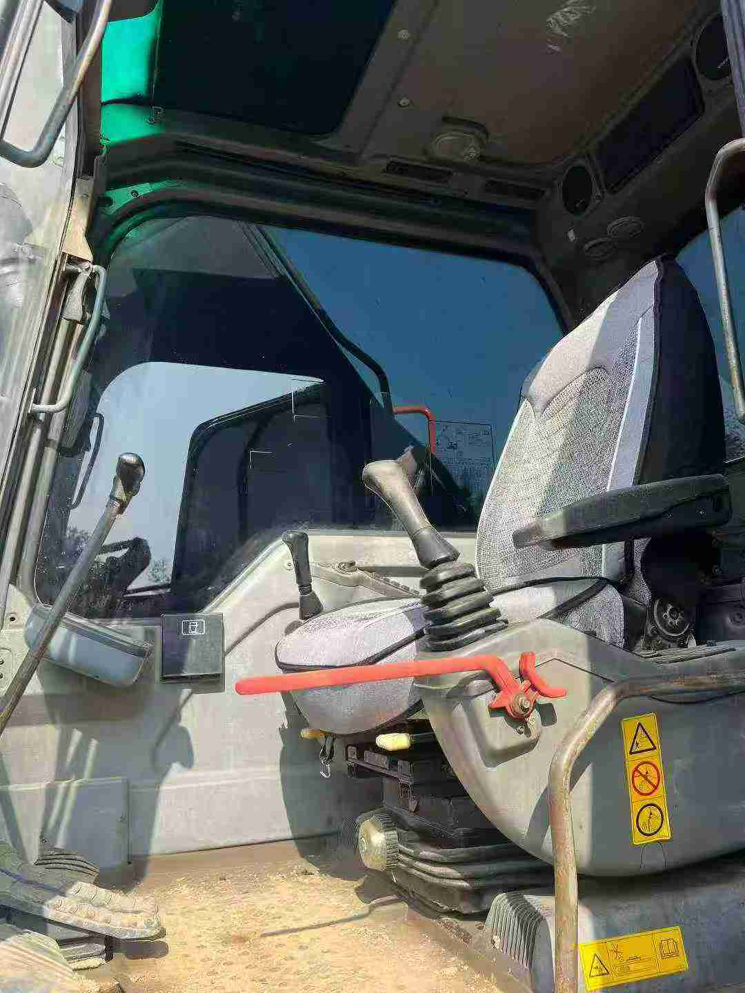 Used Volvo EC240 Excavator 2016 Model / 8