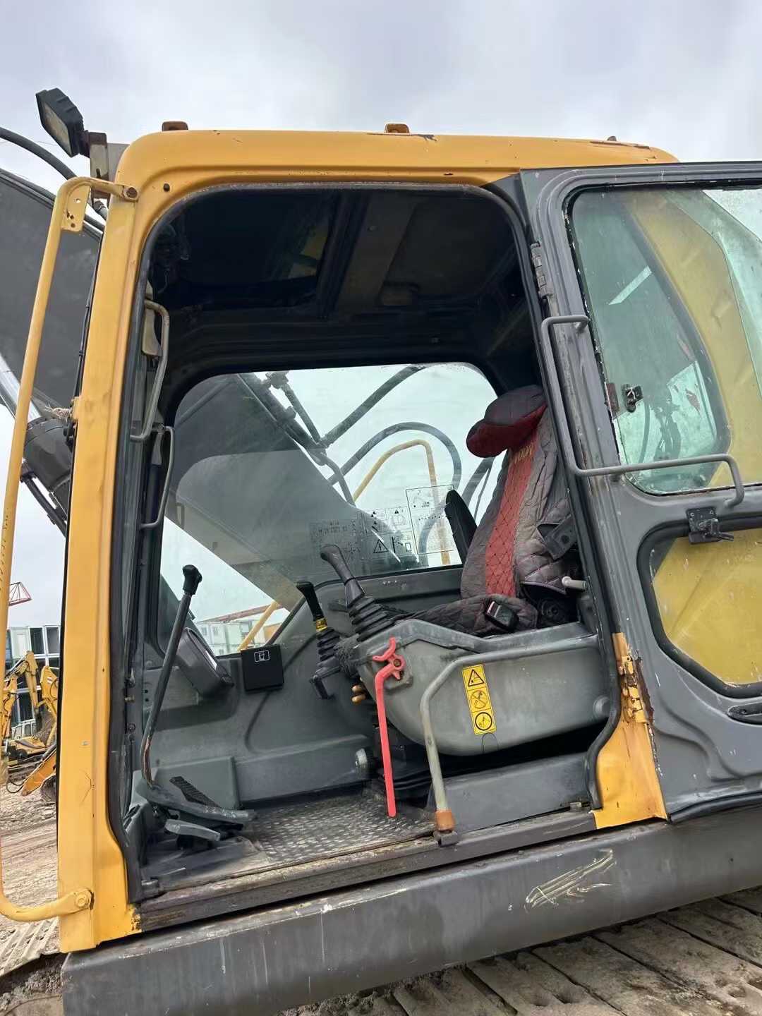 Used Volvo EW210C Excavator 2016 Model / 5